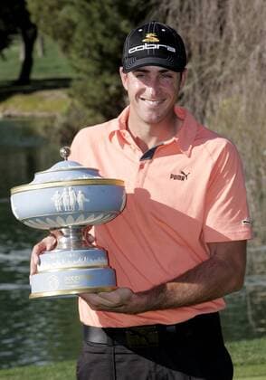 Geoff Ogilvy (Australien) gewinnt das WGC Accenture Match Play Championship 2006 und präsentiert bei der Siegerehrung seine Trophäe - (Icon47915170) Golf Herren WGC Accenture Match Play Championship 2006, PGA Tour, Golfen, Lochspiel, Lochspielwettbewerb Einzelbild Carlsbad Freude, EDITORIAL USE ONLY