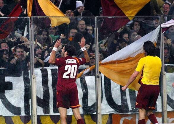 Simone Perrotta (li.) und Torschütze Alberto Aquilani (beide Roma) jubeln mit den Fans -  Fußball Herren Serie A 2005 2006, 1. Italienische Liga, AS Rom Gruppe Rom Freude,