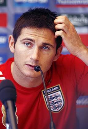 Frank Lampard (England) nachdenklich während einer Pressekonferenz - EDITORIAL USE ONLY. No use with unauthorised audio, video, data, fixture lists, club league logos or live services. Online in-match use limited to 120 images, no video emulation. No use in betting, games or single club league player publications. Fußball Herren Nationalmannschaft 2006, Nationalteam, Nationaltrikot, Pressekonferenz, PK, Pressetermin Einzelbild Manchester Nachdenklichkeit,
