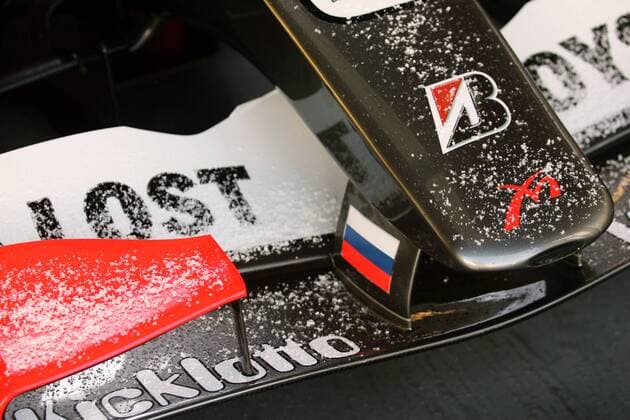 Schneebedeckte Nase und Frontflügel eines Midland F1 Boliden Motorsport Herren Formel 1 Weltmeisterschaft 2006, F1, F, WM, Test, Tests, Testfahrt, Testfahrten Einzelbild Silverstone