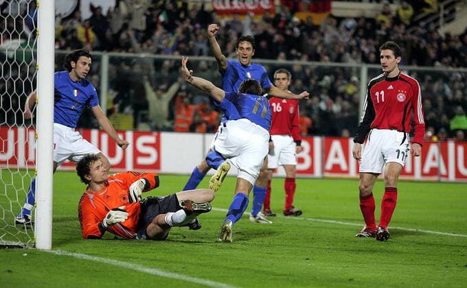 Tor für Italien - Torwart Jens Lehmann und Miroslav Klose (beide Deutschland) enttäuscht während Alberto Gilardino (Italien) jubelt Fußball Länderspiel Herren Länderspiel 2006, Test, Testspiel, Freundschaftsspiel, Nationalmannschaft, Nationalteam Gruppe Florenz Enttäuschung