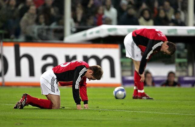 Philipp Lahm (li.) und Robert Huth (beide Deutschland) enttäuscht Fußball Länderspiel Herren Länderspiel 2006, Test, Testspiel, Freundschaftsspiel, Nationalmannschaft, Nationalteam Gruppe Florenz Verzweiflung