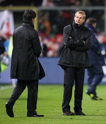 Bundestrainer Jürgen Klinsmann (re.) im Gespräch mit Co Trainer Joachim Löw (beide Deutschland) Fußball Länderspiel Herren Freundschaftsspiel 2006, Test, Testspiel, Nationalmannschaft, Nationalteam Gruppe Florenz