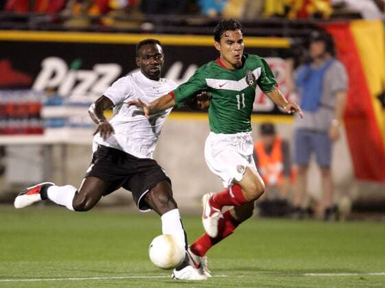Omar Bravo Tordecillas (Mexiko, re.) gegen John Mensah (Ghana) - (9183040) Fußball Länderspiel Herren Länderspiel 2006, Freundschaftsspiel, Test, Testspiel, Nationalmannschaft, Nationalteam Gruppe Frisco Texas Dynamik, EDITORIAL USE ONLY