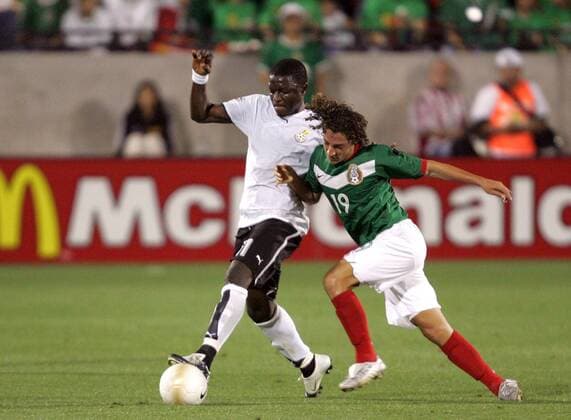 Jose Andres Guardado (Mexiko, re.) gegen Ali Sulley Muntari (Ghana) - (9183054) Fußball Länderspiel Herren Länderspiel 2006, Freundschaftsspiel, Test, Testspiel, Nationalmannschaft, Nationalteam Gruppe Frisco Texas Dynamik, EDITORIAL USE ONLY