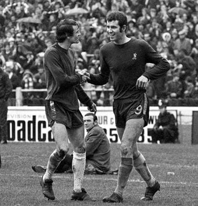 Peter Osgood (re.) und Eddie McCreadie (beide Chelsea) - Torjubel -  Fußball Herren English First Division 1969 1970, One, 1. Englische Liga, Chelsea FC London Gruppe London Harmonie, Freude,