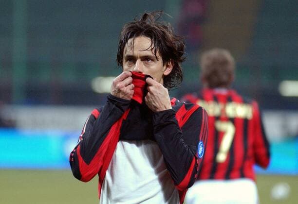 Filippo Inzaghi (Milan) küsst sein Trikot Fußball Herren Serie A 2005 2006, 1. Italienische Liga, AC Mailand Einzelbild Mailand Freude,