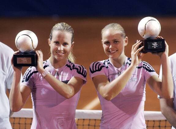 Anna Lena Groenefeld (Deutschland, re.) und Meghann Shaughnessy (USA) präsentieren ihre Pokale nach dem Gewinn der Abierto Mexicano TELCEL 2006 Tennis Damen Abierto Mexicano TELCEL 2006, WTA Tour, Finale Gruppe Acapulco