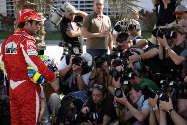 Felipe Massa (Brasilien Ferrari) im Fokus der Fotografen Motorsport Grand Prix Herren Großer Preis von Bahrain 2006, Formel 1 Weltmeisterschaft, F1, F, GP, WM, Gruppe Sakhir Manama