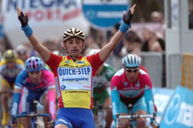 Paolo Bettini (Italien Quick Step Innergetic) gewinnt die 2. Etappe der 41. Tirreno Adriatico 2006 -  Radsport Herren 41. Tirreno Adriatico 2006, Zwei Meere, Rundfahrt, Straßenradsport, Straße, Rad Einzelbild 2. Etappe: Tivoli - Frascati