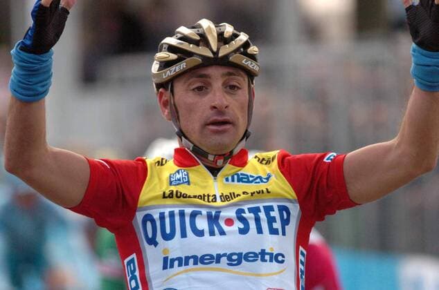 Paolo Bettini (Italien Quick Step Innergetic) jubelt über den Sieg der 2. Etappe bei der 41. Tirreno Adriatico 2006 -  Radsport Herren 41. Tirreno Adriatico 2006, Zwei Meere, Rundfahrt, Straßenradsport, Straße, Rad Einzelbild 2. Etappe: Tivoli - Frascati