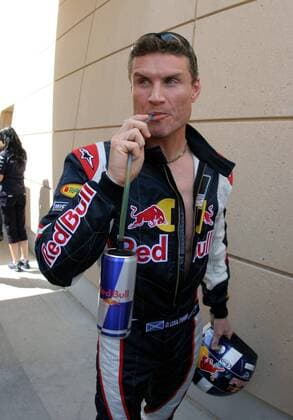 David Coulthard (Schottland Red Bull) trinkt einen Schluck aus der passenden Getränkedose Motorsport Grand Prix Herren Großer Preis von Bahrain 2006, Formel 1 Weltmeisterschaft, F1, F, GP, WM, Einzelbild Sakhir Manama