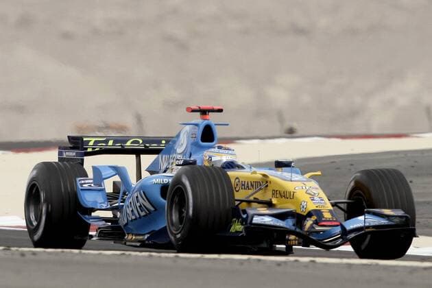 Fernando Alonso (Spanien Renault) in seinem Boliden Motorsport Grand Prix Herren Großer Preis von Bahrain 2006, Formel 1 Weltmeisterschaft, F1, F, GP, WM, Freies Training Totale Bahrain International Circuit Manama, Sakhir