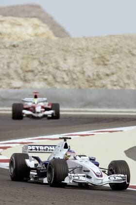 Jacques Villeneuve (Kanada BMW Sauber) in seinem Boliden Motorsport Grand Prix Herren Großer Preis von Bahrain 2006, Formel 1 Weltmeisterschaft, F1, F, GP, WM, Freies Training Einzelbild Bahrain International Circuit Manama, Sakhir