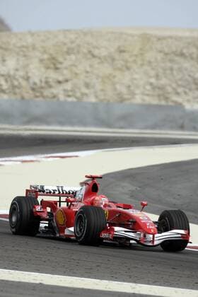 Michael Schumacher (Deutschland Ferrari) in seinem Boliden Motorsport Grand Prix Herren Großer Preis von Bahrain 2006, Formel 1 Weltmeisterschaft, F1, F, GP, WM, Freies Training Einzelbild Bahrain International Circuit Manama, Sakhir