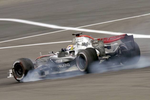 Juan Pablo Montoya (Kolumbien McLaren Mercedes) - Verbremser Motorsport Grand Prix Herren Großer Preis von Bahrain 2006, Formel 1 Weltmeisterschaft, F1, F, GP, WM, Freies Training Einzelbild Bahrain International Circuit Manama, Sakhir