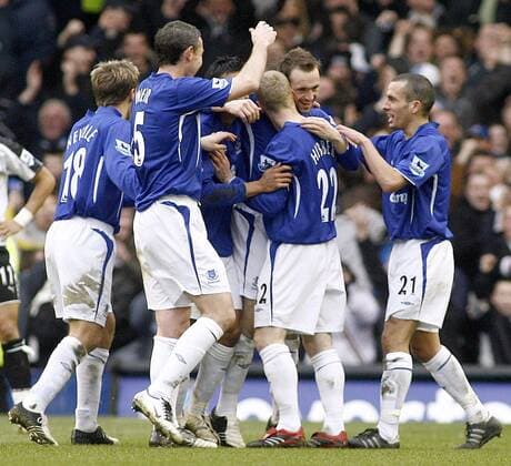 Torjubel Everton, v.li.: Phil Neville, David Weir, x, Torschütze James McFadden, Tony Hibbert und Leon Osman - EDITORIAL USE ONLY. No use with unauthorised audio, video, data, fixture lists, club league logos or live services. Online in-match use limited to 120 images, no video emulation. No use in betting, games or single club league player publications. Fußball Herren English Premier League 2005 2006, 1. Englische Liga, Everton FC Gruppe Liverpool Harmonie, Freude,
