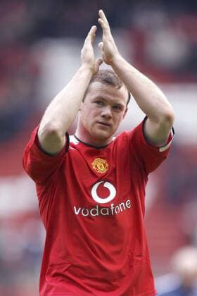 Wayne Rooney (Manchester United) bedankt sich bei den Anhängern - EDITORIAL USE ONLY. No use with unauthorised audio, video, data, fixture lists, club league logos or live services. Online in-match use limited to 120 images, no video emulation. No use in betting, games or single club league player publications. Fußball Herren English Premier League 2005 2006, 1. Englische Liga, Manchester United, ManU Einzelbild Manchester