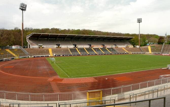 Fußball, Stadiongeschichte 1. FC Saarbrücken Der Saarbrücker Ludwigspark, Heimspielstätte des 1. FC Saarbrücken Fußball 2. BL Herren Saison 2004 2005, 1. FC Saarbrücken o0 Stadionstory Totale Ludwigspark Saarbrücken