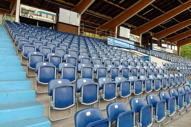 Fußball, Stadiongeschichte 1. FC Saarbrücken Leere Sitzreihen im Saarbrücker Ludwigspark Fußball 2. BL Herren Saison 2004 2005, 1. FC Saarbrücken o0 Stadionstory Totale Ludwigspark Saarbrücken Leere,