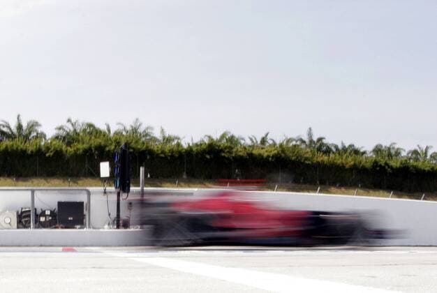 Vitantonio Liuzzi (Italien Toro Rosso Cosworth) rast in seinem Boliden vorbei Motorsport Grand Prix Herren Großer Preis von Malaysia 2006, Formel 1 Weltmeisterschaft, F1, F, GP, WM, Vdig Einzelbild Sepang Kuala Lumpur Dynamik,