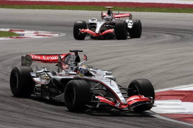 Juan Pablo Montoya (Kolumbien, vorn) vor Kimi Räikkönen (Finnland beide McLaren Mercedes) Motorsport Grand Prix Herren Großer Preis von Malaysia 2006, Formel 1 Weltmeisterschaft, F1, F, GP, WM, Qualifying Gruppe Sepang Kuala Lumpur