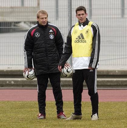 Bundestrainer Jürgen Klinsmann (li.) und Manuel Friedrich (beide Deutschland) während des Trainings Fußball Herren Nationalmannschaft 2006, Nationalteam, Training, Vorbereitung, Vdig Gruppe Düsseldorf