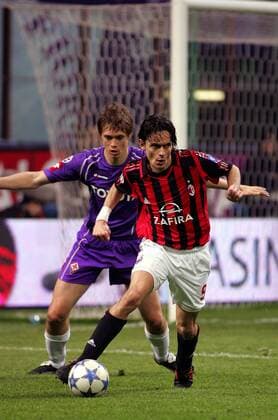 Filippo Inzaghi (Milan, vorn) gegen Per Kröldrup (Florenz) Fußball Herren Serie A 2005 2006, 1. Italienische Liga, AC Mailand - AC Fiorentina 3:1 Gruppe Mailand Dynamik,