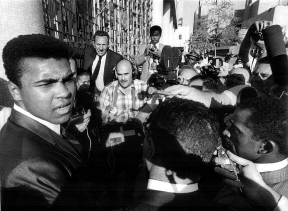 Muhammad Ali (USA) stellt sich nach der Verurteilung wegen Wehrdienstverweigerung den Medien-  (hou67062001) Boxen Herren Boxsport 1967, Profiboxen, Gericht, Gerichtsverhandlung, Gerichtsverfahren, Prozess, Vneg, Vsw Totale Houston