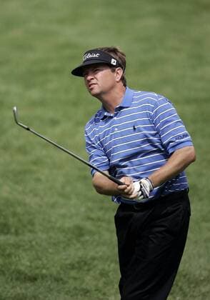 Davis Love III. (USA) schaut skeptisch seinem Chip hinterher - (Icon48827230) Golf Herren BellSouth Classic 2006, TPC at Sugarloaf, PGA Tour, Golfen, Bell South Einzelbild Duluth Skepsis, EDITORIAL USE ONLY