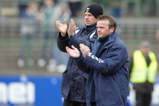 Trainer Stefan Böger (re.) und sein Co Marco Grote (beide Lübeck) applaudieren zufrieden Fußball Herren Regionalliga Nord 2005 2006, 3. Liga, VfB Lübeck Gruppe Lübeck