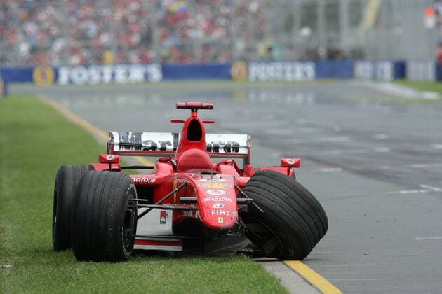 Der beschädigte Bolide von Michael Schumacher (Deutschland Ferrari) steht am Streckenrand Motorsport Grand Prix Herren Großer Preis von Australien 2006, Formel 1 Weltmeisterschaft, F1, F, GP, WM Einzelbild Albert Park Melbourne Leere,