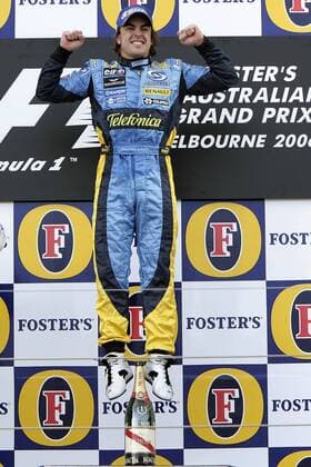 Sieger Fernando Alonso (Spanien Renault) macht während der Siegerehrung zum großen Preis von Australien Freudensprünge Motorsport Grand Prix Herren Großer Preis von Australien 2006, Formel 1 Weltmeisterschaft, F1, F, GP, WM Einzelbild Albert Park Melbourne Freude