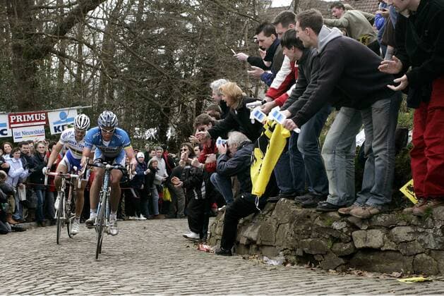 Leif Hoste (Belgien Discovery Channel, re.) vor Tom Boonen (Belgien Quick Step Innergetic) -  Radsport Herren Flandernrundfahrt 2006, Flandern Rundfahrt, ProTour, Straßenradsport, Straße, Rad, Gruppe