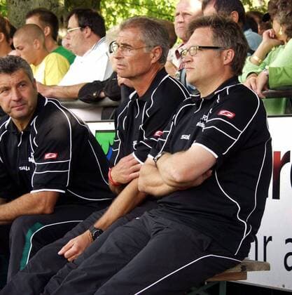 Die Trainerbank von Schweinfurt, v. re.: Trainer Rüdiger Mauder, Torwarttrainer Norbert Kleider und Co Trainer Bernd Häcker Fußball Herren Landesliga Bayern Nord 2005 2006, 1. FC Schweinfurt 05 Gruppe Würzburg