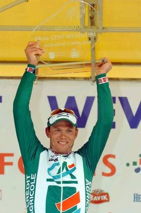 Sieger Thor Hushovd (Norwegen Credit Agricole) präsentiert seine Trophäe für den Sieg bei Gent Wevelgem 2006 -  Radsport Herren Gent - Wevelgem 2006, ProTour, Straßenradsport, Straße, Rad Einzelbild Gent