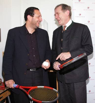 DTB Präsident Dr. Georg Freiherr von Waldenfels (Deutschland, re.) mit dem zweiten Turnierleiter Ayman Azmy Galal (Qatar) Tennis Herren Masters Series Hamburg 2006, ATP Tour, Pressekonferenz, PK, Pressetermin Gruppe Am Rothenbaum Hamburg Freude,