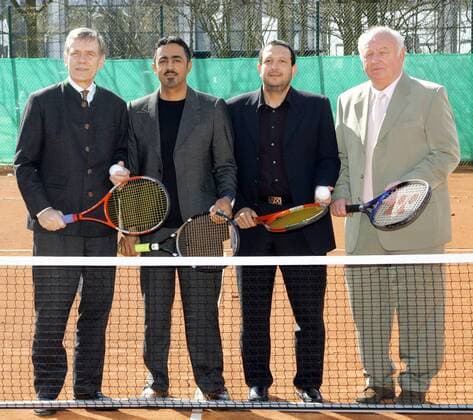 V.li.: DTB Präsident Dr. Georg Freiherr von Waldenfels (Deutschland), Sheikh Mohammad Bin Faleh Al Thani, Präsident der Tennis Föderation von Katar (QTF), 2. Turnierleiter Ayman Azmy Galal (beide Qatar) und 1. Turnierdirektor Walter Knapper (Deutschland) Tennis Herren Masters Series Hamburg 2006, ATP Tour, Pressetermin, Gruppe Am Rothenbaum Hamburg
