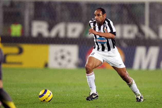 Emerson (Juventus) fixiert den Ball -  Fußball EC 1 Herren Champions League 2005 2006, Juventus Turin, Juve, Serie A, 1. Italienische Liga Einzelbild pan13523 Turin Dynamik,  