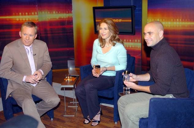 Ehepaar Steffi Graf (Deutschland) und Andre Agassi (USA, re.) zu Gast bei ZDF Moderator Johannes B. Kerner Tennis Herren JohannesBKerner 2006, Kerner Show, Sendung, Fernsehsendung, Talkshow, ZDF, ATP Tour Gruppe Partnerin, Frau, Ehefrau, Gattin, Hamburg