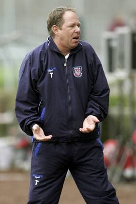 Trainer Frank Schwalenberg (FSV Frankfurt) ratlos Fußball 1. BL Damen Saison 2005 2006, Frauen, Frauenfußball, FSV Frankfurt Einzelbild Frankfurt M.