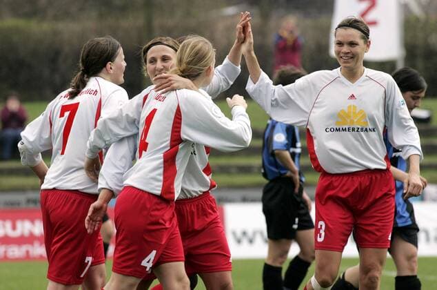 Torjubel FFC Frankfurt, v.li.: Pia Wunderlich, Sandra Albertz, Nia Künzer und Louise Hansen Fußball 1. BL Damen Saison 2005 2006, Frauen, Frauenfußball, 1. FFC Frankfurt Gruppe Frankfurt M. Freude,