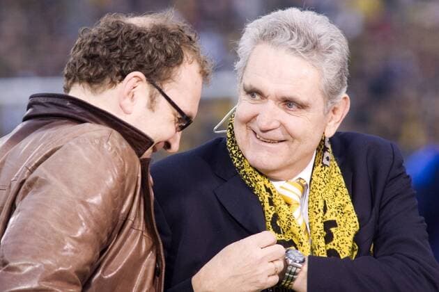 Präsident Horst Heinrichs (re.) und Sportdirektor Jörg Schmadtke (beide Aachen) sind nach dem Aufstieg sichtlich zufrieden Fußball 2. BL Herren Saison 2005 2006, Alemannia Aachen, Aufsteiger, Aufstieg Gruppe Aachen Harmonie, Freude,