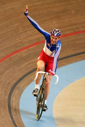 Weltmeister Jerome Neuville (Frankreich) jubelt -  (pan13698) Radsport WM Herren Weltmeisterschaft 2006, Rad, Bahn, Bahnrad, Bahnradsport, Radrennsport, Nationaltrikot Einzelbild Bordeaux Freude,  