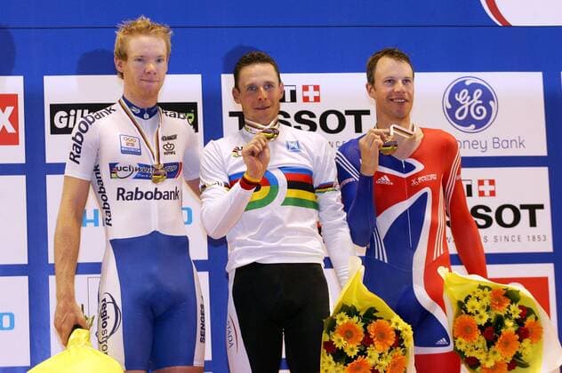 Weltmeister Robert Bartko (Deutschland, Mitte) mit Jens Mouris (Niederlande, li.) und Paul Manning (Großbritannien) während der Siegerehrung -  (pan13698) Radsport WM Herren Weltmeisterschaft 2006, Rad, Bahn, Bahnrad, Bahnradsport, Radrennsport, Nationaltrikot Gruppe lächeln Bordeaux  