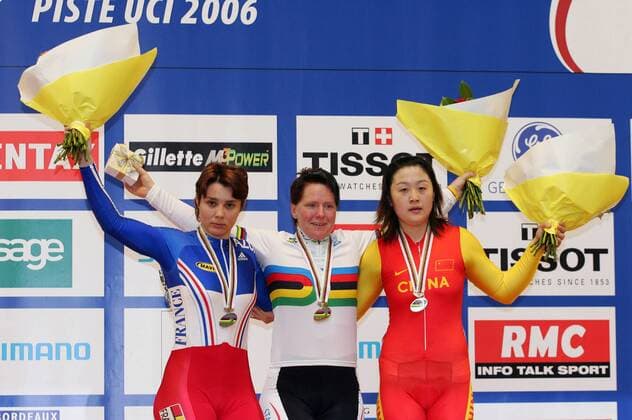 Siegerehrung Keirin - Weltmeisterin Christin Muche (Deutschland, Mitte), Clara Sanchez (Frankreich, li.) und Shuang Guo (China) -  (pan13698) Radsport WM Damen Weltmeisterschaft 2006, Rad, Bahn, Bahnrad, Bahnradsport, Radrennsport, Nationaltrikot Gruppe Bordeaux Freude,  