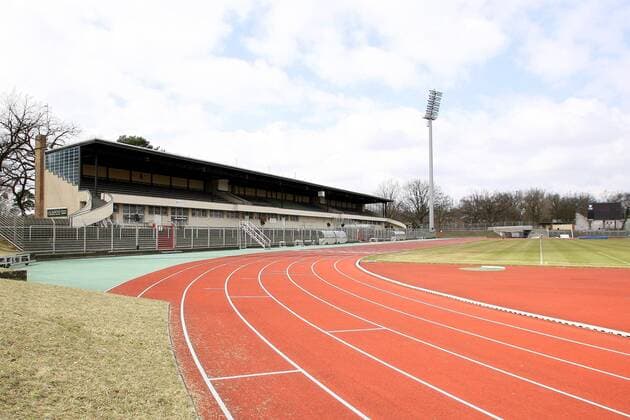 Das Berliner Mommsenstadion wird der deutschen Nationalmannschaft während der WM 2006 als Trainingsstätte dienen Fußball Herren Vorschau Weltmeisterschaft 2006, Nationalmannschaft, Nationalteam, Trainingsplatz, Trainingsgelände Totale Mommsenstadion Berlin