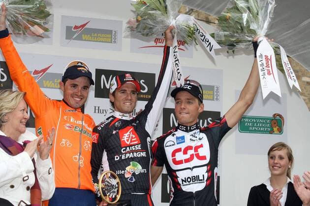 Siegerehrung Fleche Wallone 2006: Alejandro Valverde (Caisse d Epargne Illes Balears, Mitte) gewinnt vor Samuel Sanchez Gonzalez (Euskaltel Euskadi beide Spanien, li.) und Karsten Kroon (Niederlande CSC) Radsport Herren Fleche Wallone 2006, Wallonischer Pfeil, ProTour, Straßenradsport, Straße, Rad Gruppe Wallone Freude,