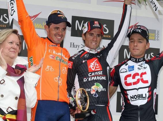 Siegerehrung Fleche Wallone 2006: Alejandro Valverde (Spanien, Mitte) gewinnt vor Samuel Sanchez Gonzalez (Euskaltel Euskadi beide Spanien, li.) und Karsten Kroon (Niederlande CSC) Radsport Herren Fleche Wallone 2006, Wallonischer Pfeil, ProTour, Straßenradsport, Straße, Rad Gruppe Wallone Freude,