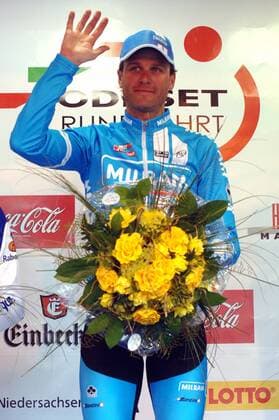 Etappensieger Alessandro Petacchi (Italien Milram) während der Siegerehrung Radsport Herren Oddset Rundfahrt 2006, Niedersachsenrundfahrt, Niedersachsen, Straßenradsport, Straße, Rad Einzelbild 2. Etappe: Nienburg - Bückeburg Freude,